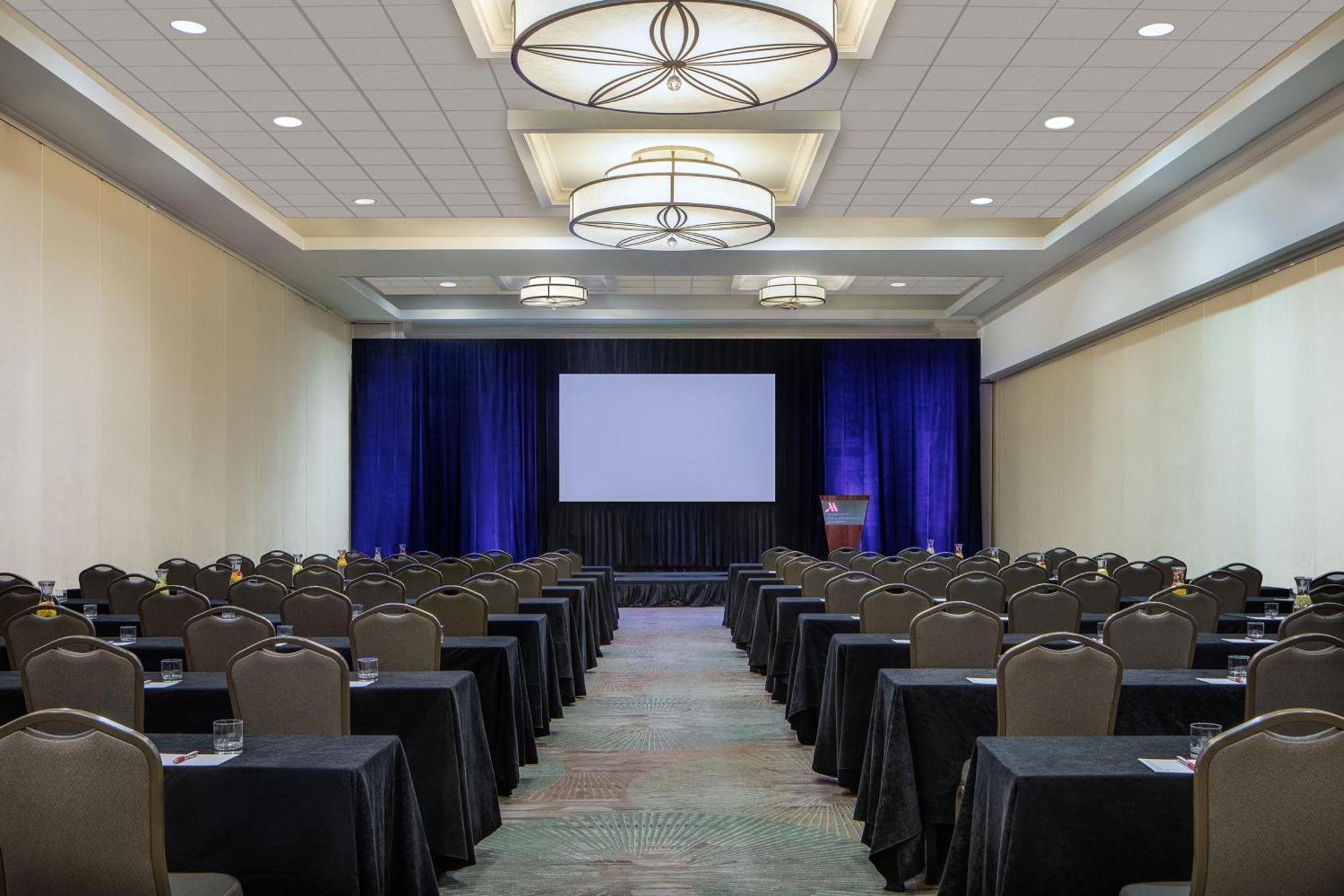 Dallas-Addison Marriott Quorum By The Galleria Exterior photo